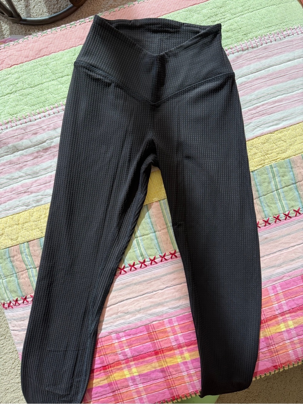 Lululemon Black V Waist Grid Leggings Leggings